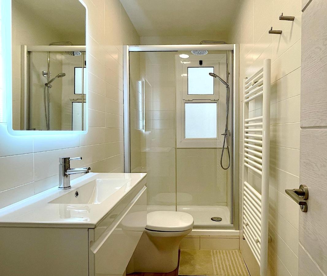 Abbott Apartment - 1 Min From The Beach - 100M2 - Sleeps 8 Sitges Zewnętrze zdjęcie