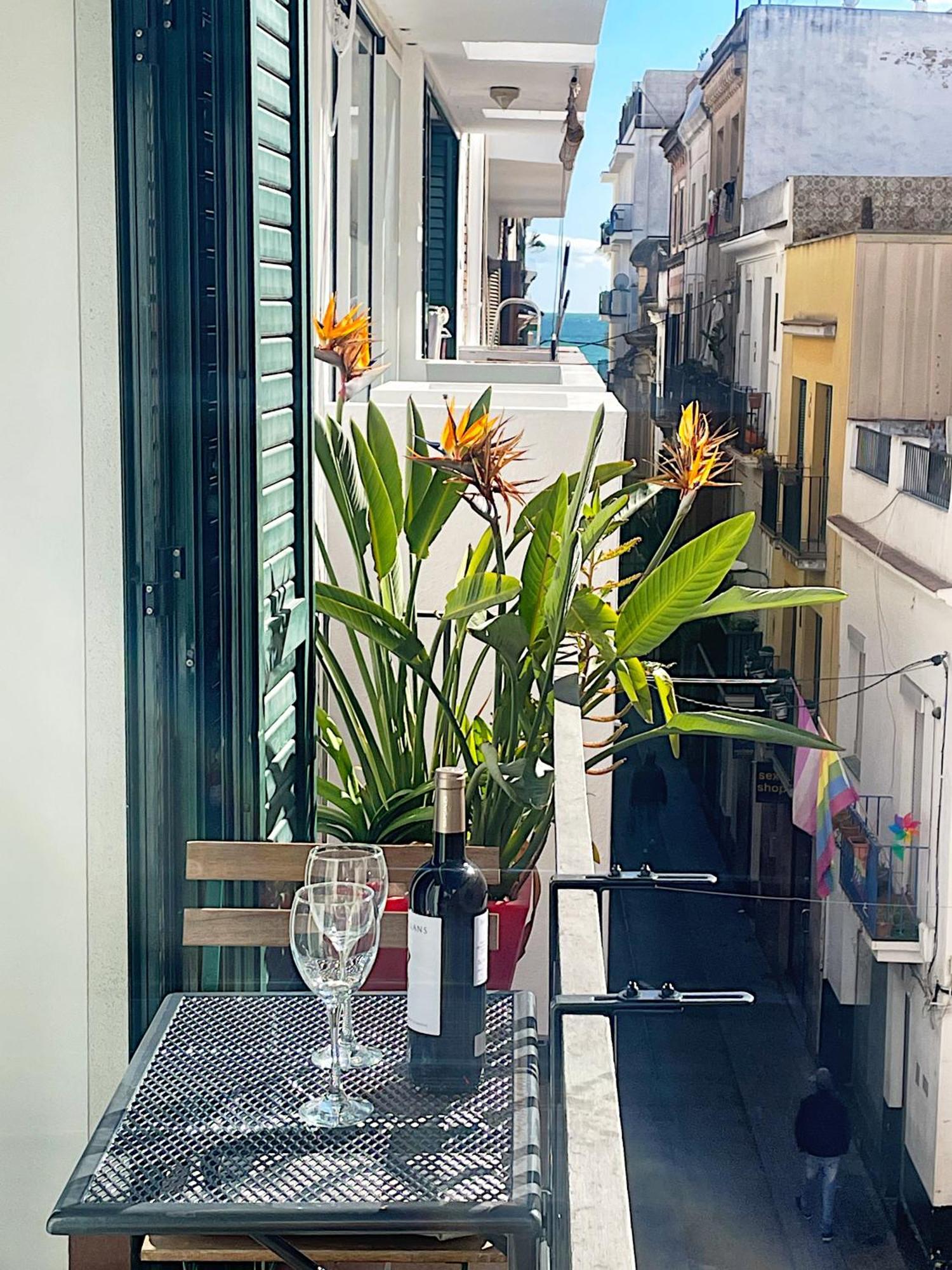 Abbott Apartment - 1 Min From The Beach - 100M2 - Sleeps 8 Sitges Zewnętrze zdjęcie